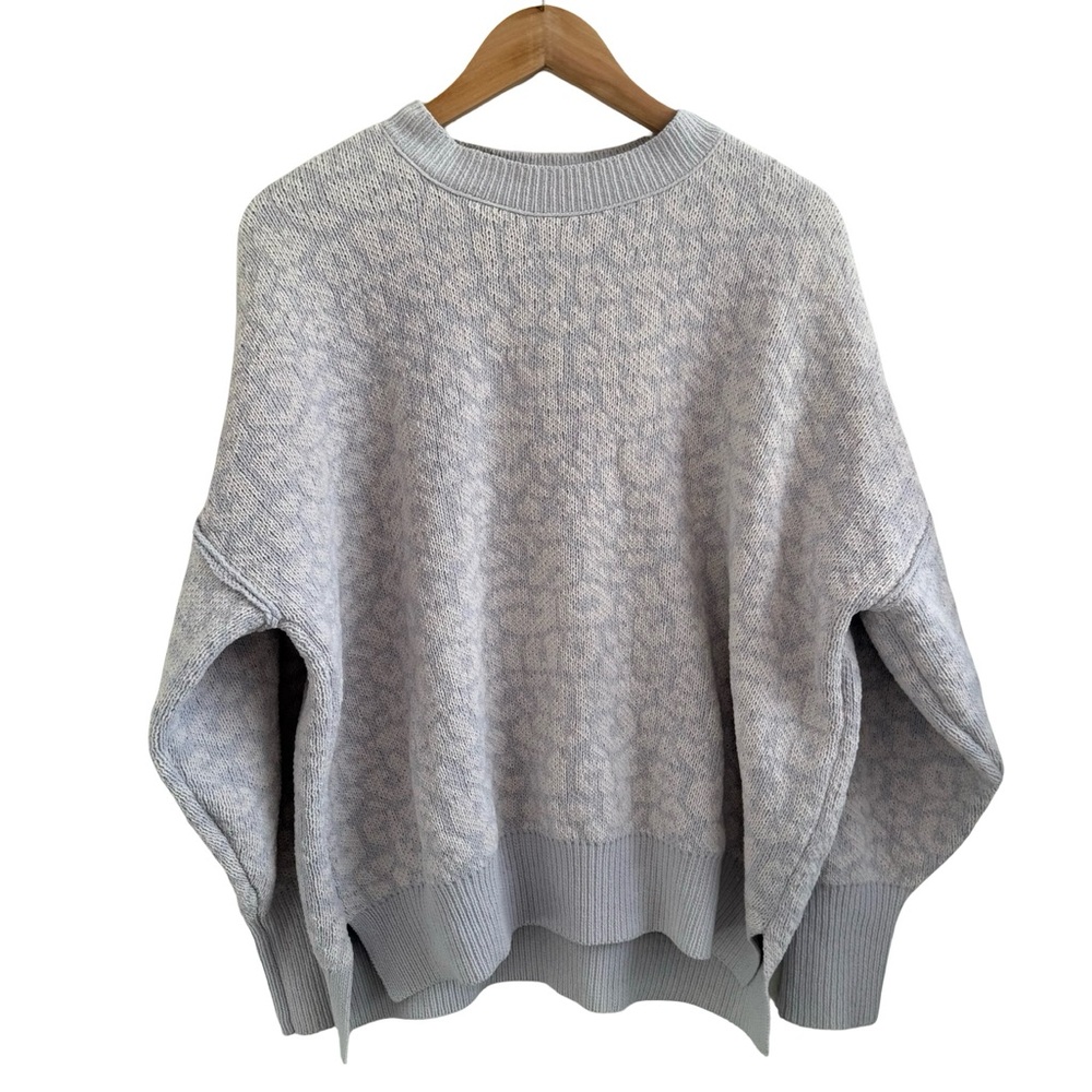 Abercrombie & Fitch Soft A&F Sweater White Gray Animal Print Crew Neck M